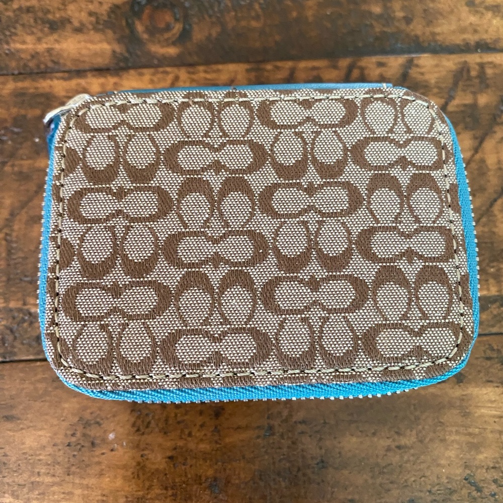 COACH Pill Case💙